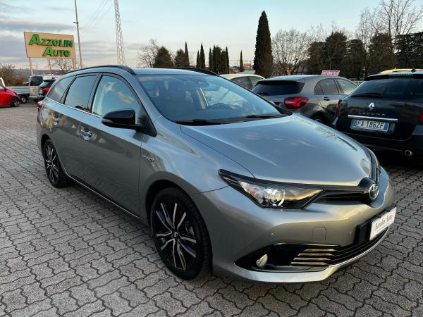 TOYOTA AURIS ADATTAMENTI DISABILI 1.8 IBRIDA SI A NEOPATENTATI